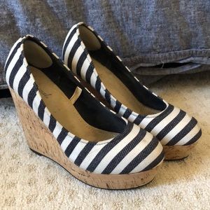 Black and white cork wedges